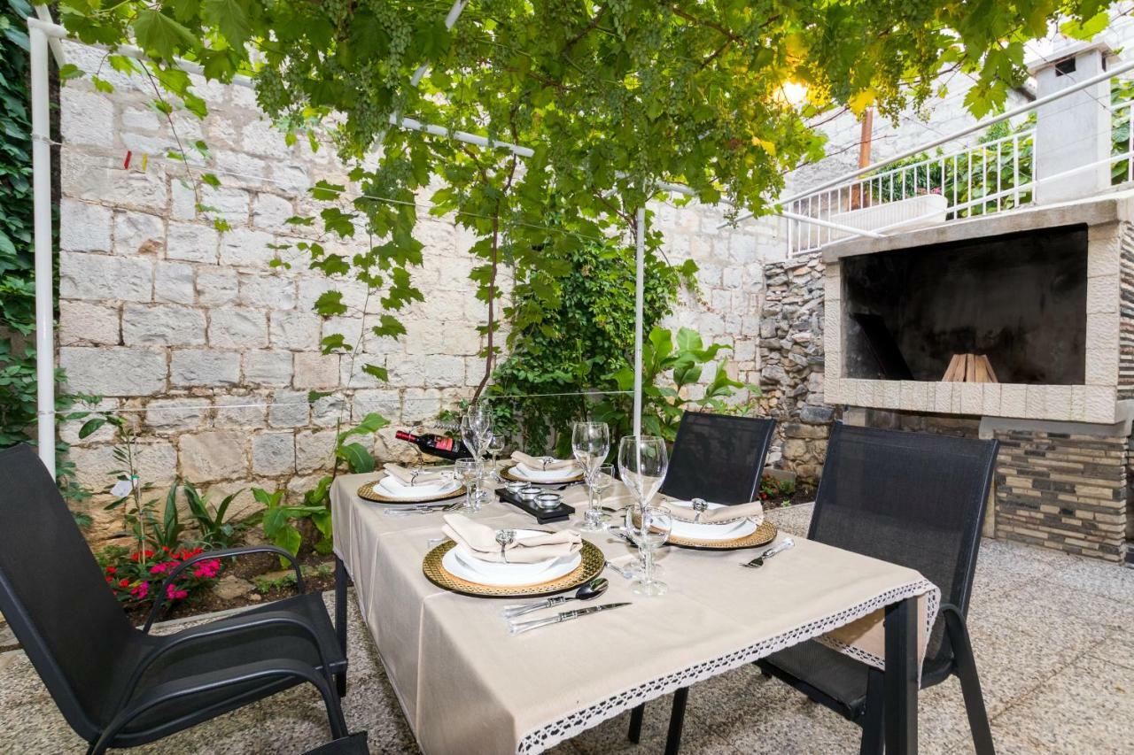 Apartment Stari Dvor Kaštela Exterior foto